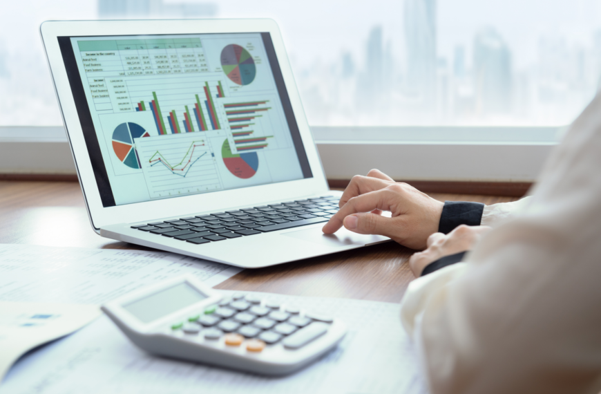 Corporate Payroll Services vs. DIY Payroll: A Cost-Benefit Breakdown for LA-Area Businesses